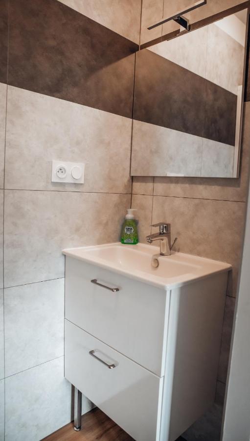 Appartement Neuf, Moderne Et Confortable! Ernee ภายนอก รูปภาพ