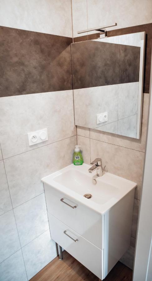 Appartement Neuf, Moderne Et Confortable! Ernee ภายนอก รูปภาพ